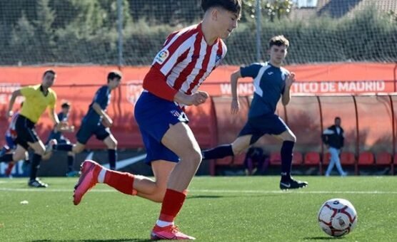 Garnacho in azione con le giovanili dell’Atletico Madrid