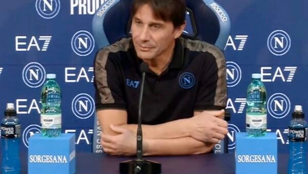Antonio Conte in conferenza stampa