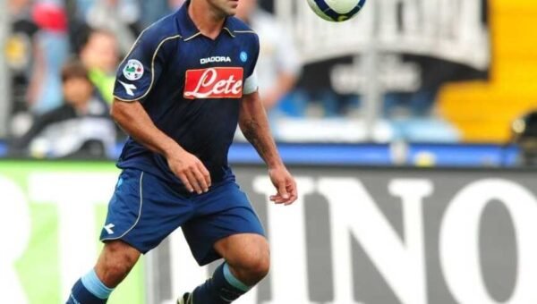 Francesco Montervino con la maglia del Napoli
