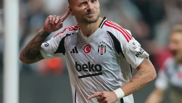 Ciro Immobile con la maglia del Besiktas
