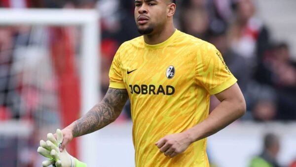 Il portiere del Friburgo Atubolu