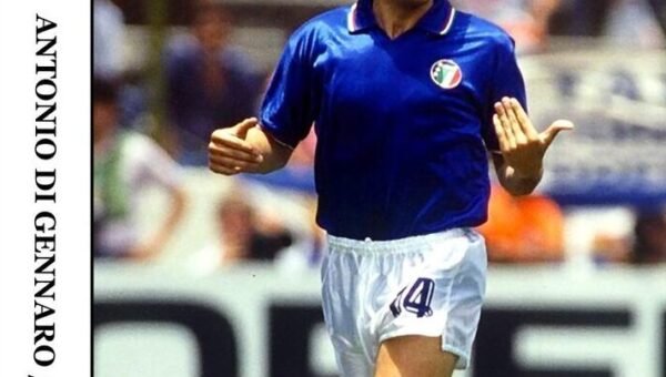 Antonio Di Gennaro con la maglia della Nazionale