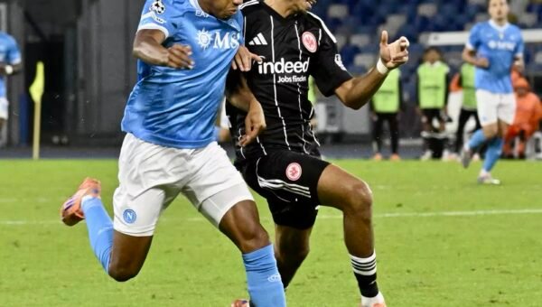 David Neres contro l’Eintracht