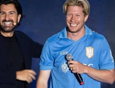 Kevin De Bruyne con Alessandro Siani alla festa per il Centenario del Napoli