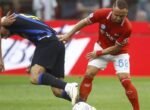 Stanislav Lobotka in azione contro l'Inter